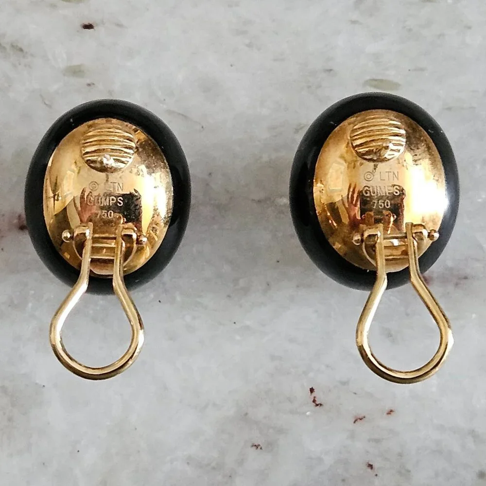 RARE DESIGNER GUMPS LYNN NAKAMURA 18K GOLD BLACK JADE PEBBLE CABOCHON EARRINGS